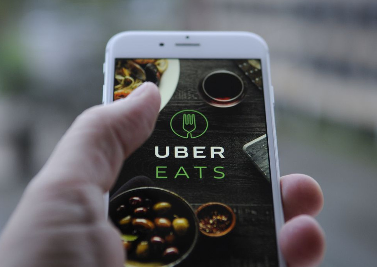 Uber Eats, Cocciuto e Carlsberg insieme per il Pizza Month