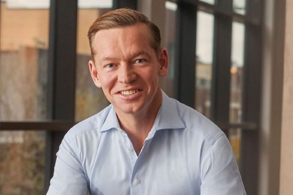 Chris Kempczinski, CEO di McDonald's, guida l'innovazione digitale.