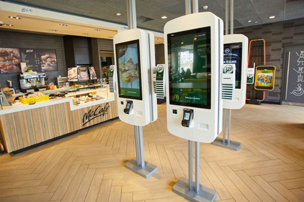McDonald's: chioschi digitali per ordinare. Innovazione e digitalizzazione.