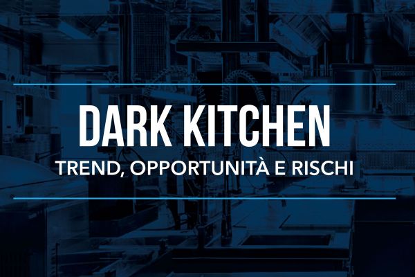 Copertina white paper: Dark Kitchen, trend e opportunità. Cucina professionale sullo sfondo.
