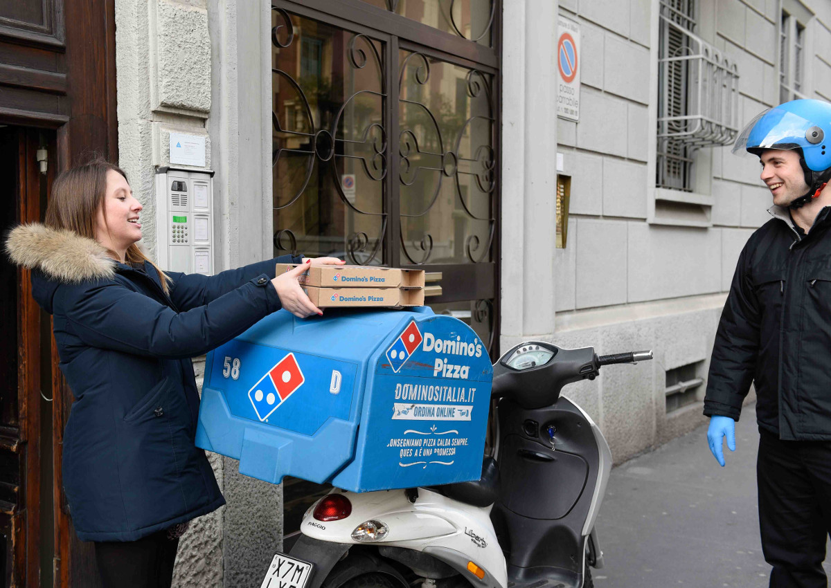 Coronavirus, Domino’s Pizza lancia la contactless delivery