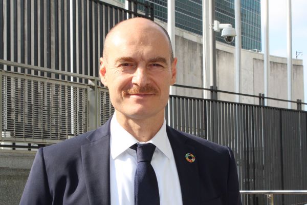 Ritratto di Malaguti, esperto di ristorazione Camst. Focus sull'emergenza e il futuro del settore.