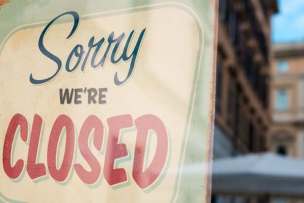 Chiuso: cartello Sorry we're closed per nuovi modelli di business nel Foodservice.