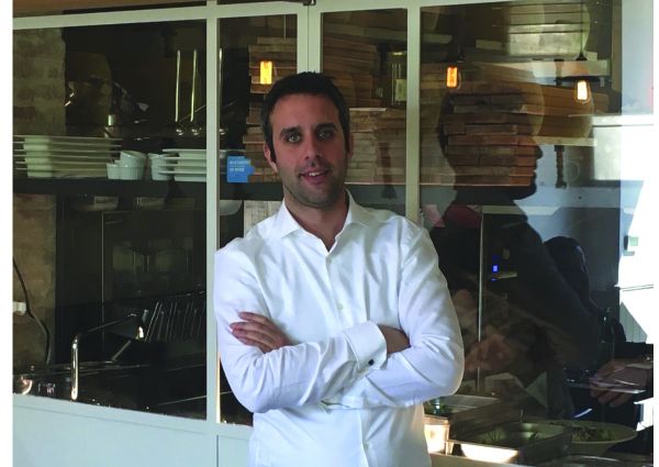 Quore Italiano: uomo in camicia bianca, braccia conserte. Ristorazione organizzata, nuove strade.