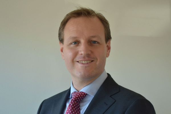 Wietse Mutters, nuovo AD Heineken Italia. Ritratto del manager in giacca e cravatta.