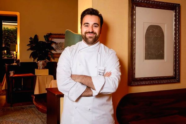 Chef Max Mascia in divisa. Ristorante San Domenico, Imola. Cucina italiana, alta ristorazione.