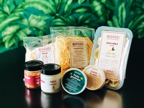 Prodotti alimentari Miscusi: pasta fresca, trofie, spaghettoni, ravioli, pesto genovese, crema di noci, ragù, cacio e pepe.