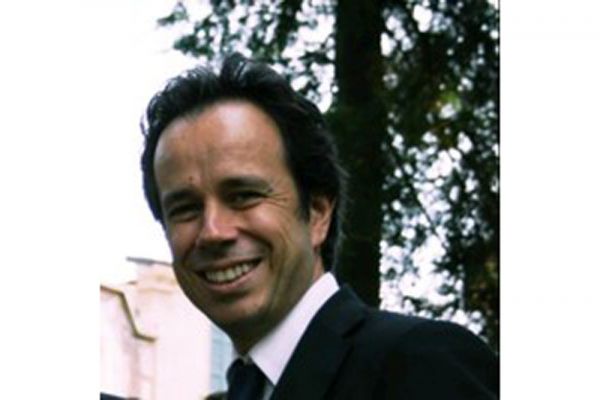 Roberto Calugi Fipe, contributi a fondo perduto e moratoria affitti. Sorridente in giacca e cravatta.