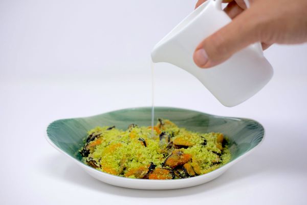 Cozze gratinate di Pino Cuttaia, Uovadiseppia Mare. Ristorante gourmet con frutti di mare freschi.