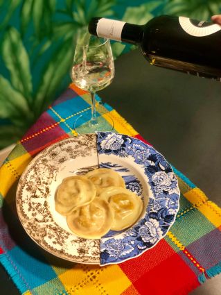 Food experience Ultimo Tocco: ravioli destrutturati e vino bianco. Cucina a casa tua.