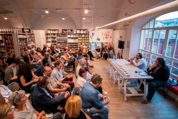 Presentazione Reinstaurant: Luca Farinotti e pubblico. Evento imprenditoriale post Covid.