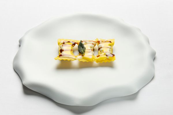 Ravioli Omaggio a Milano di Aimo e Nadia. Pasta fresca ripiena, cucina italiana.