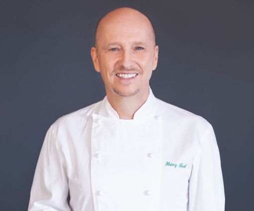 Ritratto dello chef Heinz Beck, testimonial contro lo spreco alimentare con Too Good To Go.