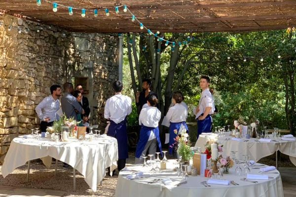 Ristorante post Covid: tavoli imbanditi, chef e clienti. Revenge shopping e nuovi influencer nel settore food.