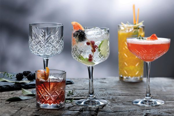 Collezione Pasabahce Timeless: bicchieri eleganti per cocktail e long drink. Design raffinato e cristallo di alta qualità.