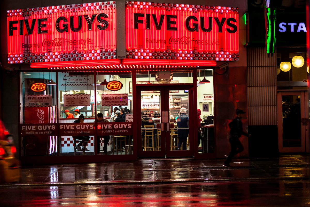 Five Guys apre la sua prima ghost kitchen