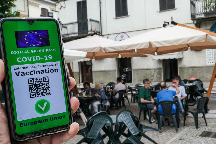 Green pass per bar e ristoranti, le perplessità del settore