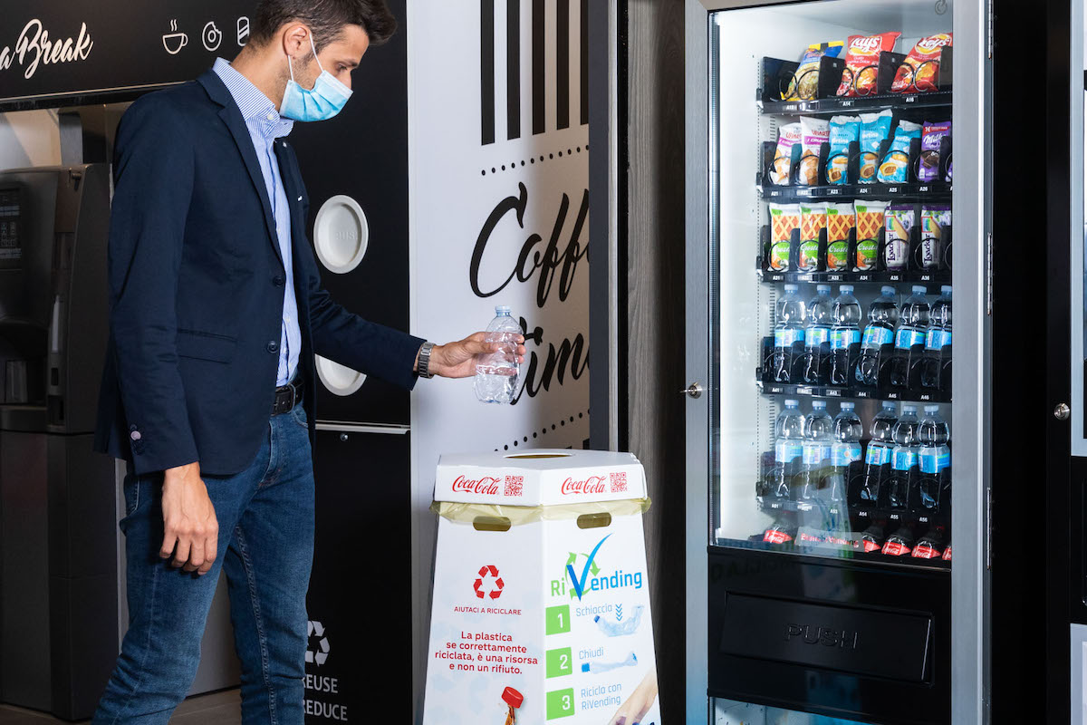 Coca-Cola aderisce al progetto di economia circolare RiVending PET