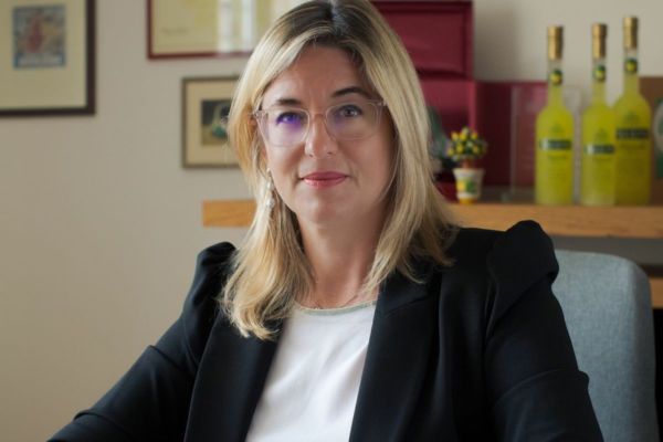 Ritratto di donna Federvini. Futuro di vini e spiriti italiani.