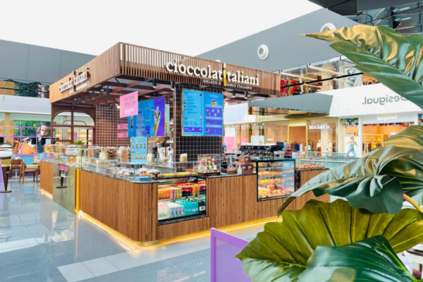 Locale Cioccolat Italiani: gelato artigianale, cioccolato e caffè. Design moderno, contract Augusto.