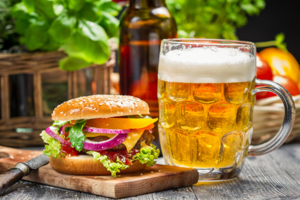 Birra artigianale chiara e hamburger gourmet. Doppio Malto, gusto e tradizione.