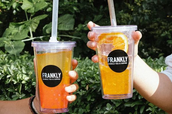 Due bubble tea Frankly, bevanda estiva. Frankly Bubble Tea lancia campagna crowdfunding.