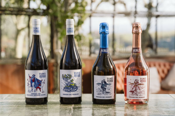 Bottiglie di vino Caviro Romio: Sangiovese, Trebbiano, spumante. Prodotti vinicoli di Romagna.