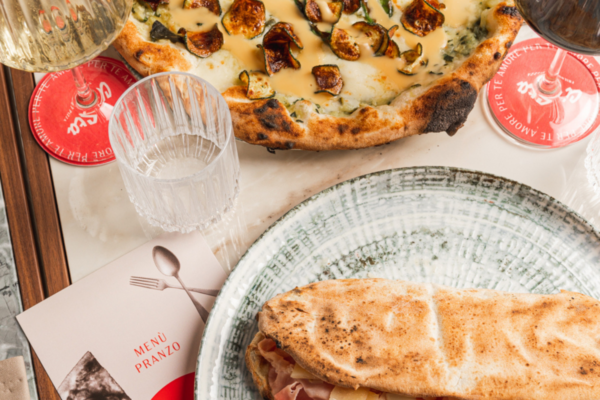 Pizza gourmet e panino artigianale da Ci Sta, Verona. Menù pranzo con calice di vino.