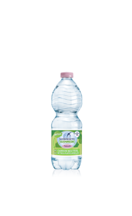Bottiglia acqua minerale San Benedetto Ecogreen. Vending machine acqua.