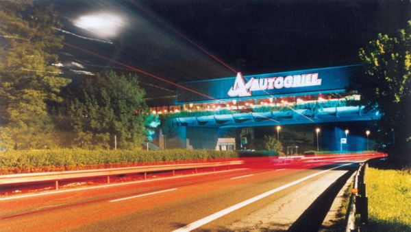 Autogrill di notte. Ricerca cuochi e camerieri: accordo Autogrill Camst per assunzioni.