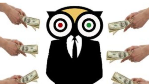 TripAdvisor e recensioni: logo con mani che offrono denaro. Rabbia dei gabbati.