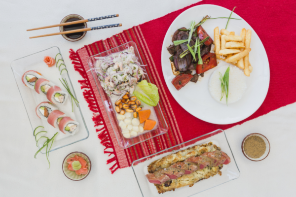 Cucina Nikkei Almaki: sushi, ceviche, lomo saltado. Fusion peruviana-giapponese, piatti unici e gustosi.