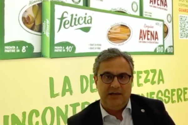 Domenico Mazzilli (Andriani - Felicia) e pasta Felicia all'avena. Prodotti alimentari biologici e senza glutine.