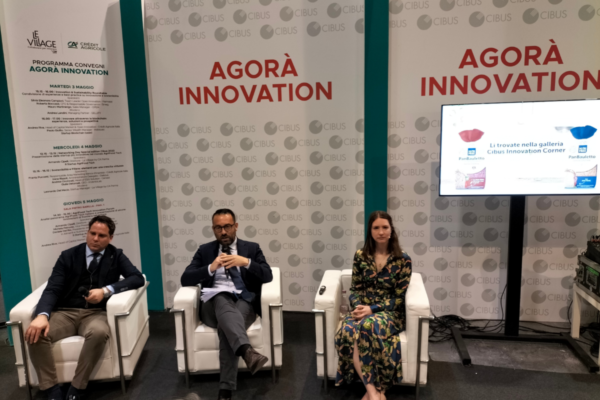 Panel Cibus Agorà Innovation: relatori discutono di innovazione alimentare. #Cibus #innovazione