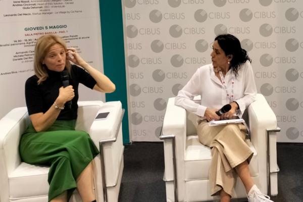 Donne al CIBUS parlano di ristorazione sostenibile. Evento, vantaggi sostenibilità, settore alimentare.