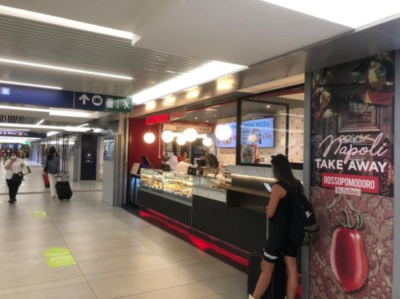 Rossopomodoro La Bottega a Roma Termini. Take away di pizza napoletana, gastronomia e specialità.