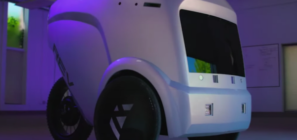 Veicolo a guida autonoma per test Chick-fil-A. Robot per consegne, innovazione tecnologica.