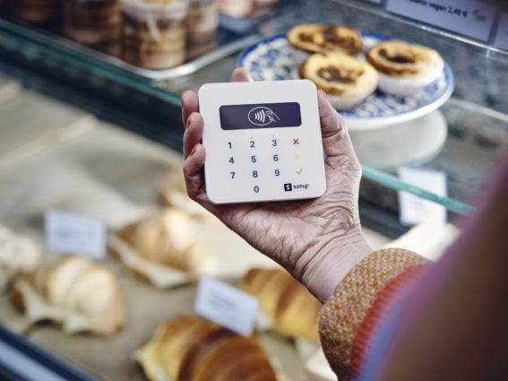 Lettore di carte SumUp Air per pagamenti contactless. Soluzione POS mobile per business.