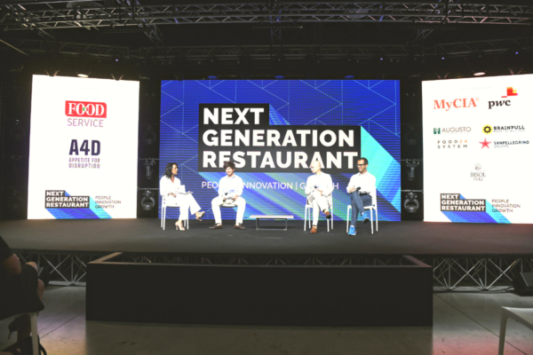 Panel NGR (Next Generation Restaurant): futuro del fuori casa. Relatori sul palco durante la conferenza.