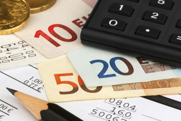 Risparmio energia aziende: calcolatrice, monete euro, fatture gas e luce. Sconti e offerte per forniture aziendali.