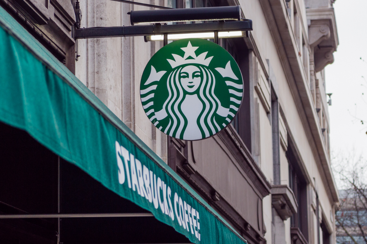 Starbucks chiude 16 PV negli USA