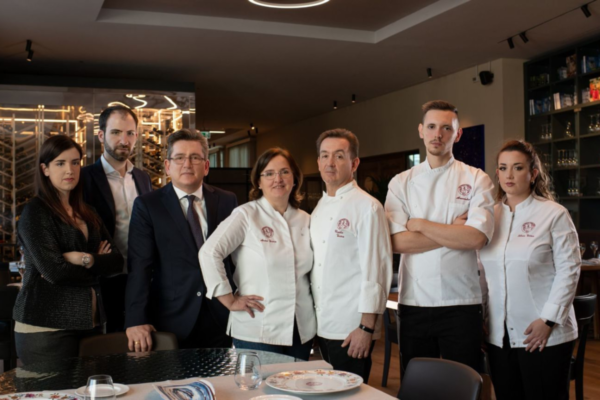 Team Casa Vicina: chef, sala e famiglia. Ristorante stellato a Torino, cucina d'eccellenza dal 1924.