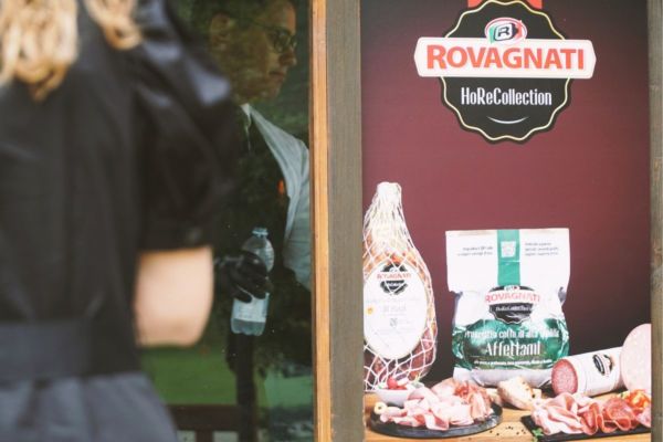 Vetrine Rovagnati HoReCa: prosciutto, salumi e affettati. Eccellenza italiana per ristorazione e export.