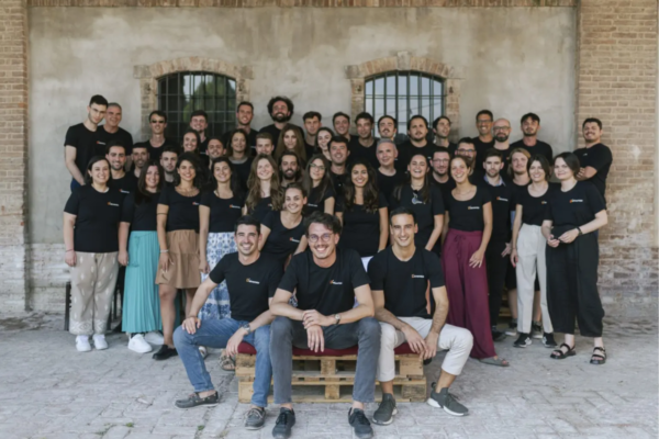Team Deliveristo celebra round da 7 milioni. Startup food delivery B2B, innovazione foodtech.