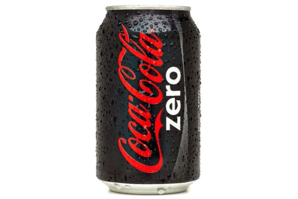 Lattina di Coca-Cola Zero, bevanda senza zucchero, rinfrescante e gustosa.