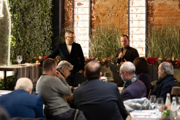 Conferenza Signorvino: manager presentano risultati e apertura a Parigi. Degustazione vini.