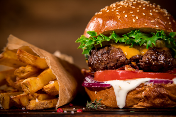 Hamburger gourmet con patatine fritte. Ordina online su Alfonsino!