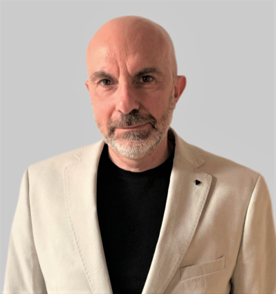 Marco Beolchi CBRE, esperto food court centri commerciali. Manager in giacca.