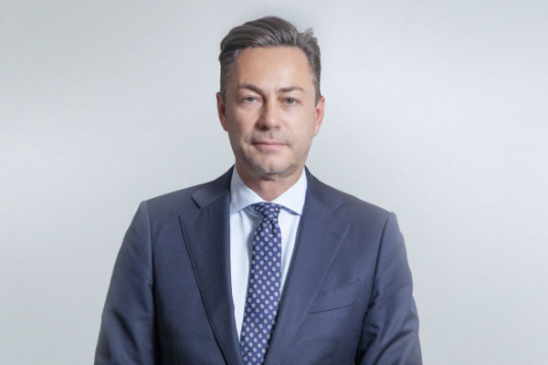 Cristian Biasoni, AD Chef Express. Ritratto in giacca e cravatta.