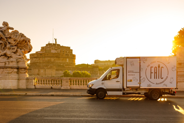 Furgone Faic Horeca a Roma. Faic, partner ideale per la ristorazione. Forniture alimentari di qualità per l'Horeca.